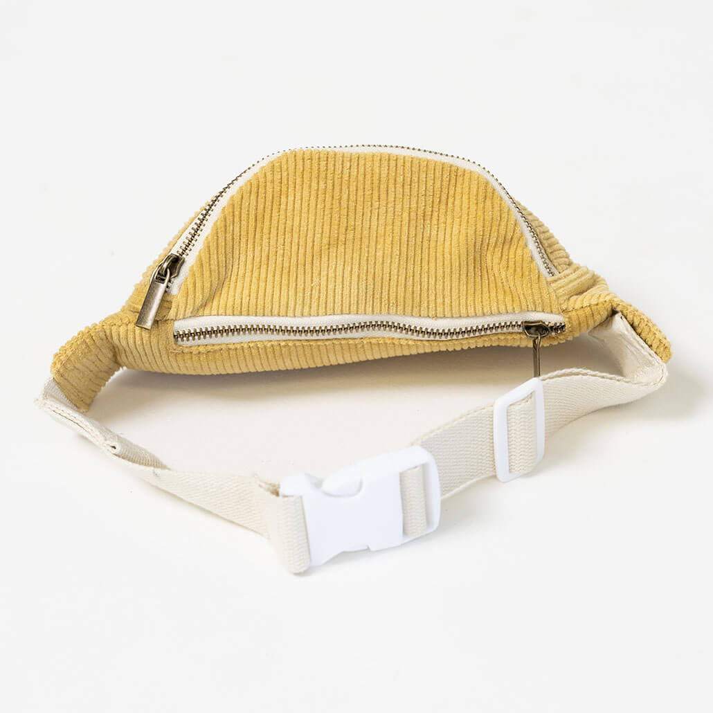 back view of adjustable strap on bumbag for kids