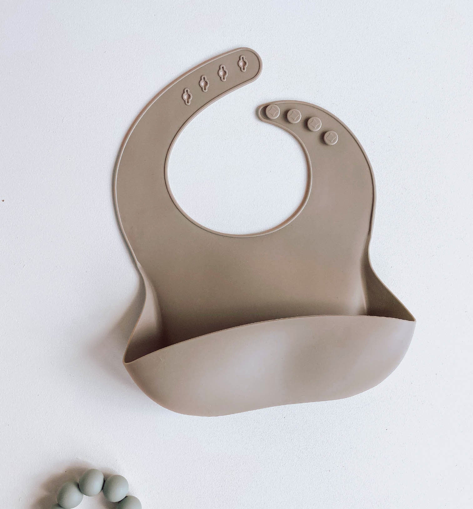 SILICONE BIB - TAUPE