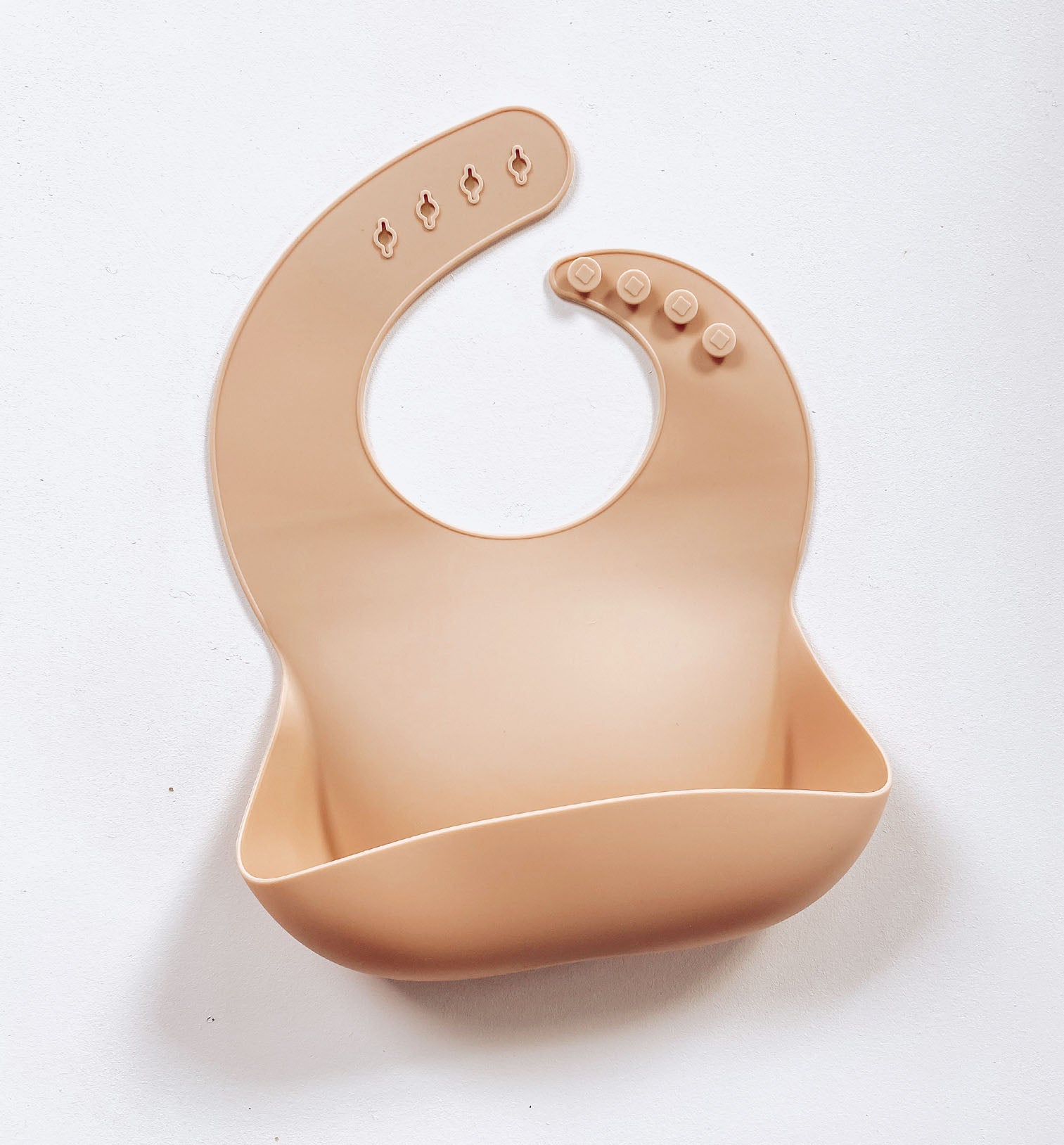 SILICONE BIB - CARAMELO